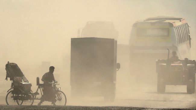 আজও বায়ুদূষণে শীর্ষে ঢাকা ঢাকার বাতাস আজও রয়েছে ‘খুব অস্বাস্থ্যকর’ অবস্থায়।