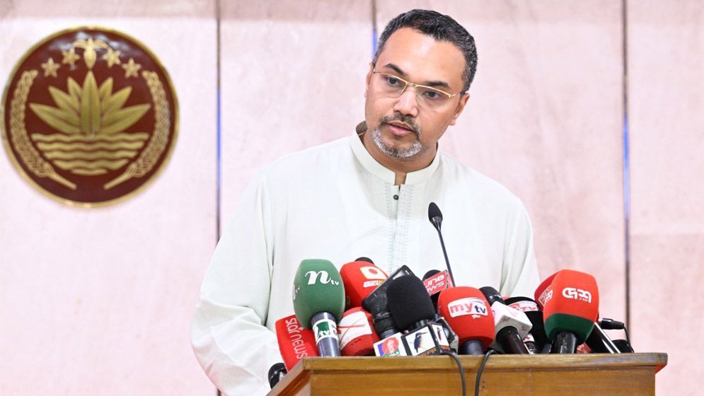 দেশে জ্বালানি তেলের দাম নিয়ন্ত্রণে, প্রধানমন্ত্রীর উপদেষ্টা মাহদী আমিন