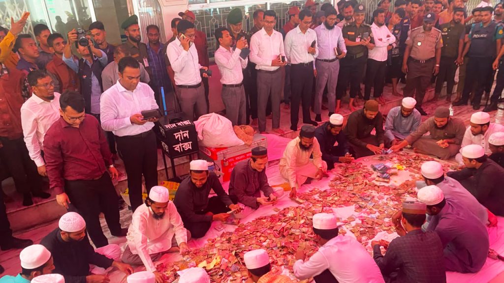 সিলেটে শাহজালাল (রহ.) মাজারের দানবাক্সে ৪ দিনে ১৭ লাখ টাকা