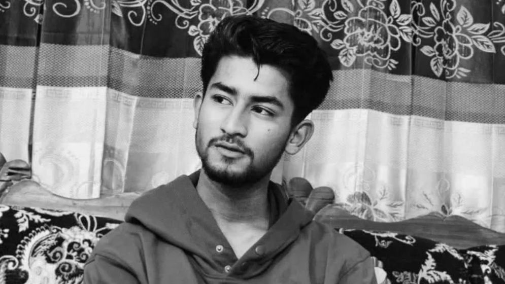 কিশোরী প্রেমিকার ছুরিকাঘাতে প্রাণ গেল যুবকের